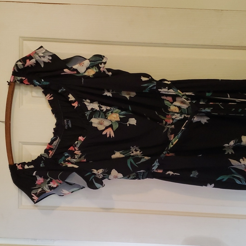 City Chic dress lovely scalloped skirt and off shoulder dress. - Picture 2 of 4